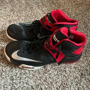 LeBron Zoom’s Size: US 13 Men’s